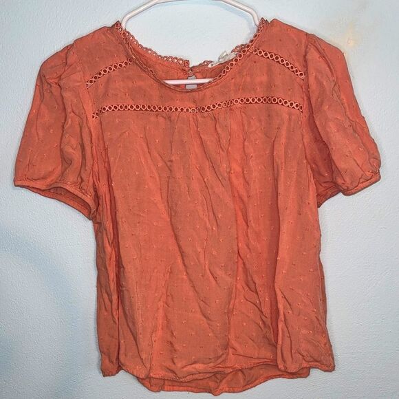 Women’s E&M Peach Casual Short Sleeve Too Textured Dots and Eyelet Cutouts - Picture 2 of 7